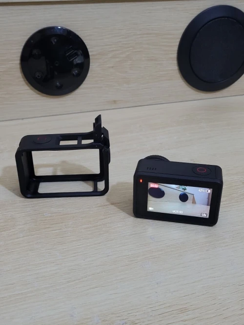 DJI Osmo Action 4 - Caméra d'Action étanche 4K/120 FPS Images saisissantes en Basse lumière 1770mAh