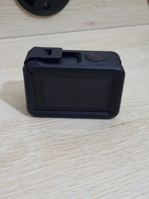 DJI Osmo Action 4 - Caméra d'Action étanche 4K/120 FPS Images saisissantes en Basse lumière 1770mAh