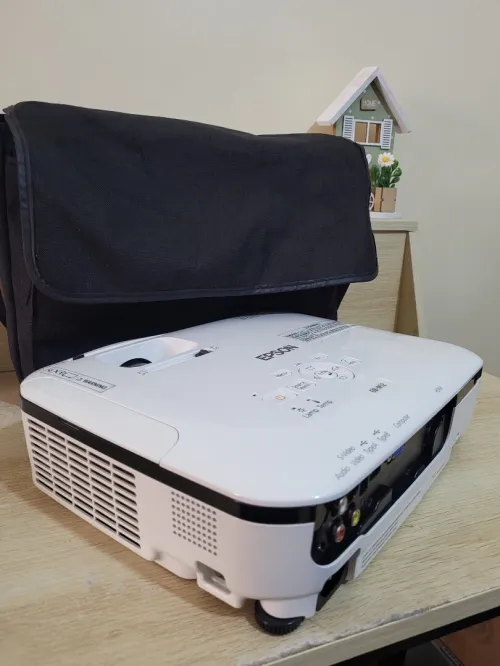 Epson EB-W12 Vidéoprojecteur professionnel WXGA LCD 16:10 1280x800 couleur de 2800 lumens