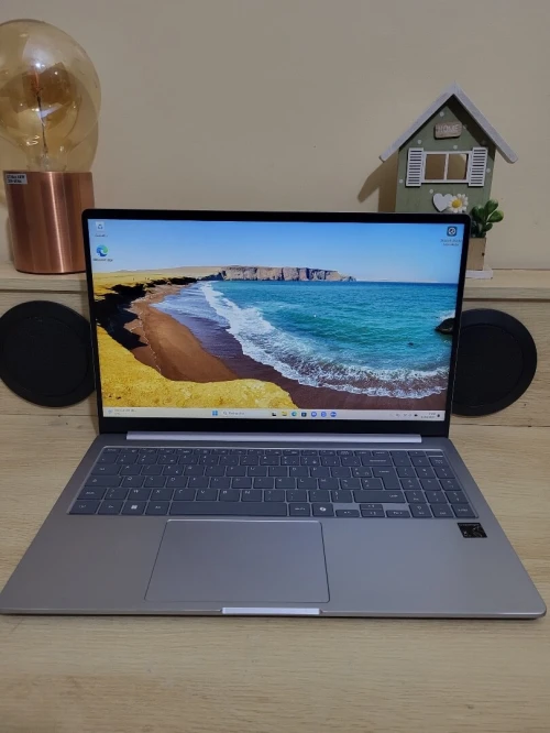 Samsung Galaxy Book4 Edge 15,6" Copilot+ | Snapdragon X Plus X1P42100 | 16GB RAM | 256GB SSD