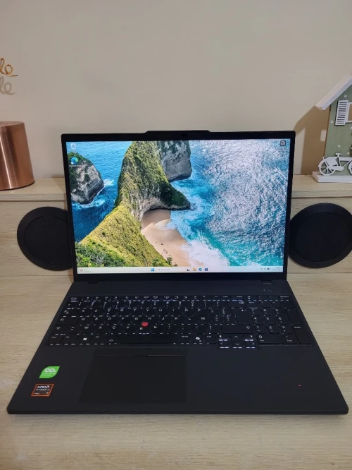 THINKPAD P16s GEN 4 | RYZEN AI 7 PRO 350/w | 32GB RAM | 512GB | RADEON 860M 8GB | Workstation