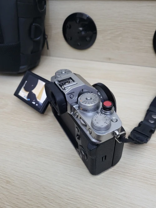 Fujifilm X-T4 sans miroir | 26Mpx | APS-C | 4K/UHD 60 pi/s | + OBLECTIF  TTARTISAN 27mm f/2.8 X AF