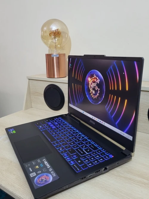 GAMING MSI Cyborg 144 Hz | CORE i7-13620H | NVIDIA RTX 4060 8GB | 512GB SSD | 16GB RAM |