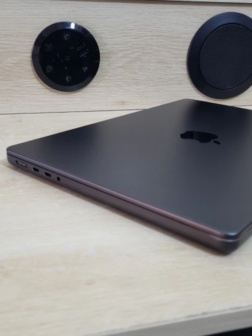 MacBook Pro M4 MAX 14'' 2024 | Puce M4 Max CPU 16 COEURS | GPU 40 COEURS | 64GB RAM | 1TB SSD | CYCLES 177