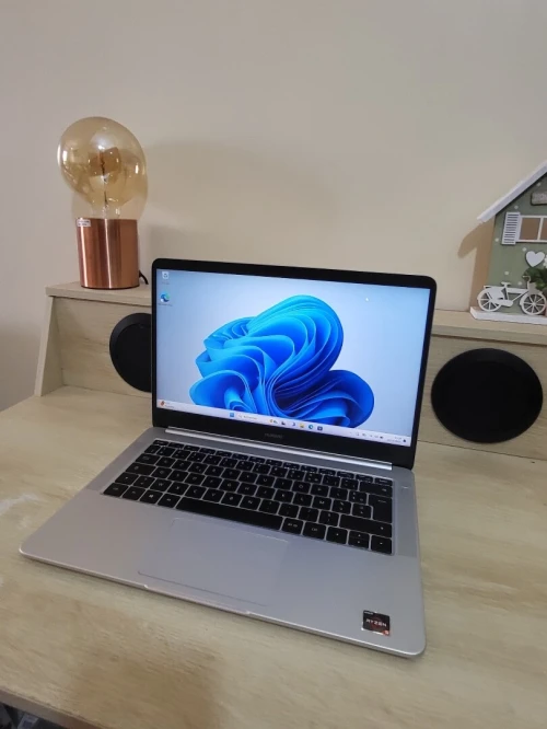 Huawei MateBook 14 POUCES FHD | Ryzen 5 2500U | 8GB RAM | 500GB SSD | Radeon VEGA 8 Mobile Graphics