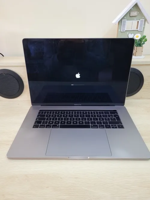 MacBook Pro 15.6" | CORE i7 | 16GB RAM | AMD RADEON PRO 560 4GB | 512GB SSD | GAMME Workstation 