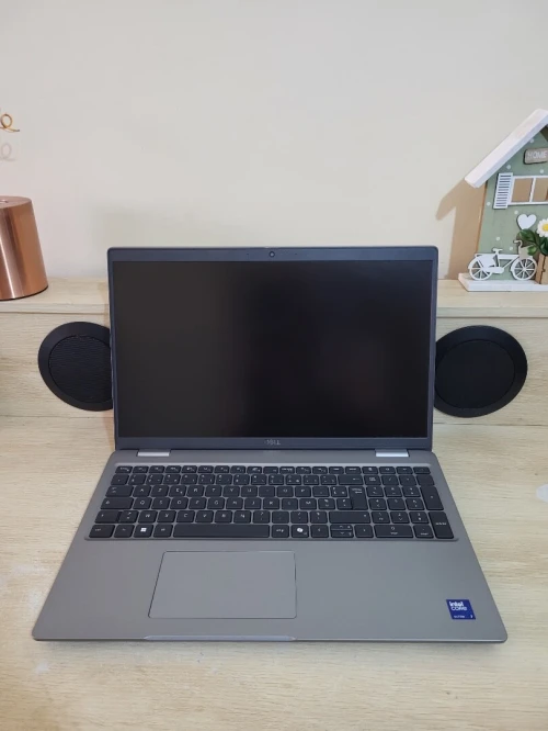 DELL PRECISION 3591 | CORE Ultra 7 165H | NVIDIA RTX 2000 ADA GEN 8GB | 1To NVMe SSD | 32GB RAM | WORKSTATION