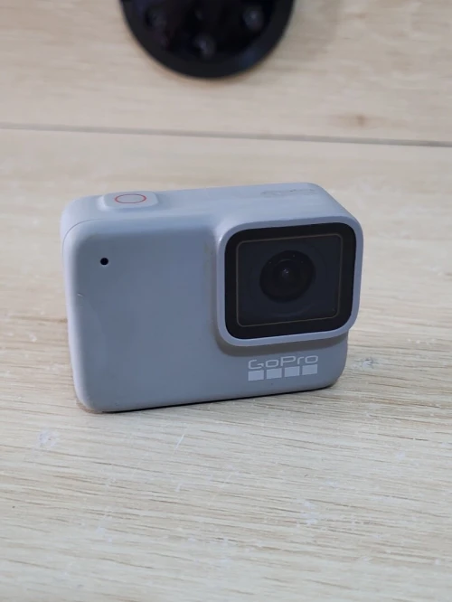 GoPro HERO7 White caméra d'action | imperméable | écran tactile | vidéos 4K30 UHD | photos 10 MP