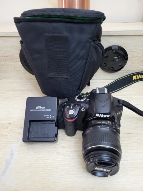 Nikon D3200 Appareil photo reflex 24Mpx + OBJECTIF Nikon AF-S DX Nikkor 18-55mm f/ ED II
