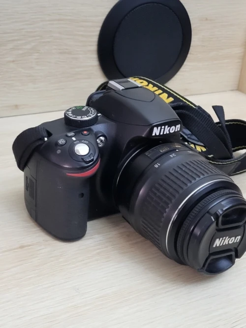 Nikon D3200 Appareil photo reflex 24Mpx + OBJECTIF Nikon AF-S DX Nikkor 18-55mm f/ ED II