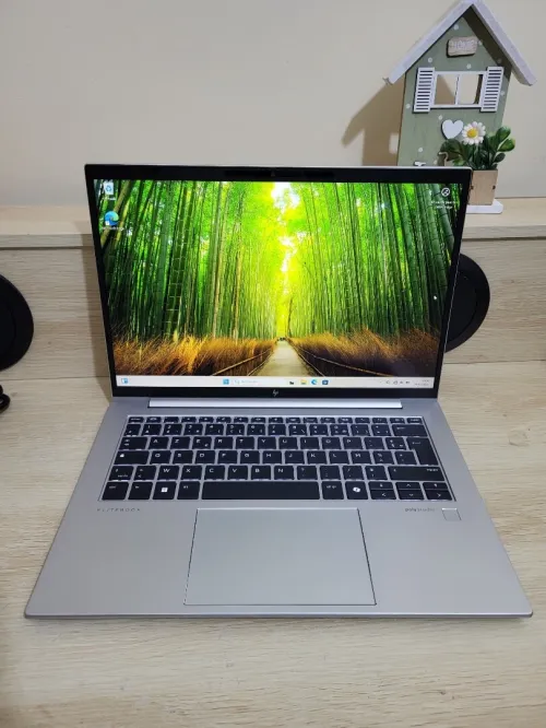 HP ELITEBOOK 845 G11 14'' FHD | RYZEN 5 8540U | 16GB RAM | 512GB NVMe | AMD RADEON 740M GRAPHICS