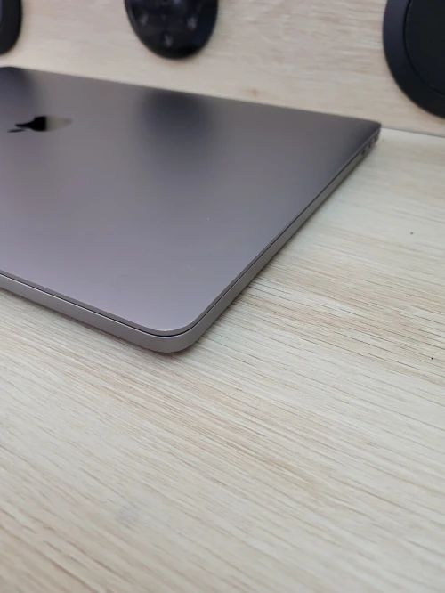 MacBook Pro 16" 2019 | CORE i7 | 16GB RAM | AMD RADEON PRO 555X 4GB | 256GB SSD | GAMME Workstation