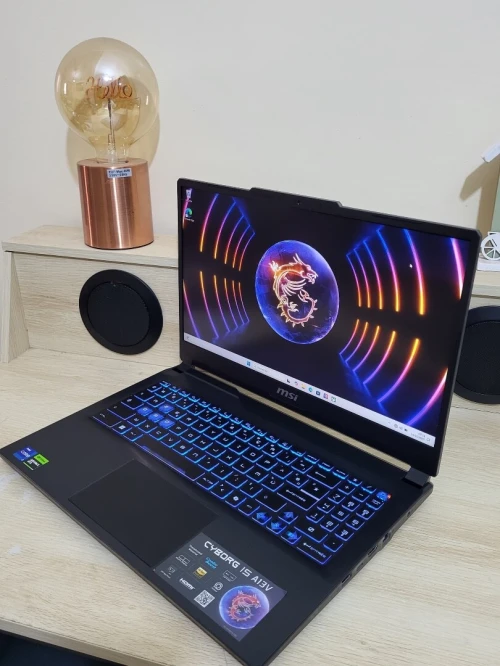 GAMING MSI Cyborg 144 Hz | CORE i7-13620H | NVIDIA RTX 4060 8GB | 512GB SSD | 16GB RAM |