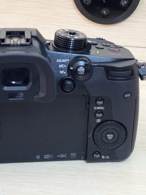 Panasonic Lumix DC-GH5 Appareil photo hybride de 20.3 MP | Vidéo UHD 4K/60p à durée illimitée + OBJECTIF Lumix G Vario 12-60mm f/3.5-5.6 Asph