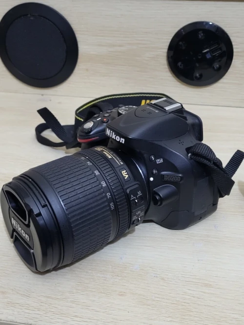 Nikon D5200 Appareil photo numérique Réflex 24,2 Mpix + Objectif AF-S DX 18-105mm f/ ED VR
