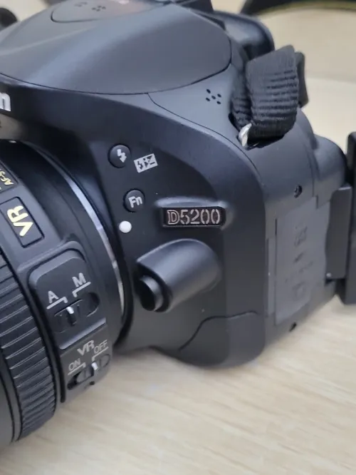 Nikon D5200 Appareil photo numérique Réflex 24,2 Mpix + Objectif AF-S DX 18-105mm f/ ED VR