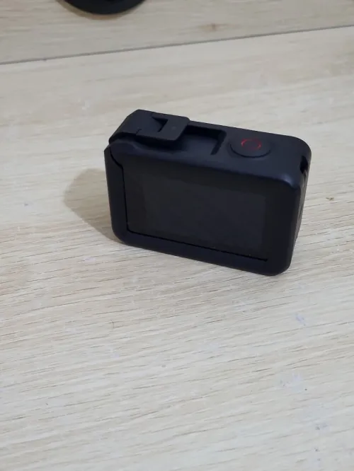 DJI Osmo Action 4 - Caméra d'Action étanche 4K/120 FPS Images saisissantes en Basse lumière 1770mAh
