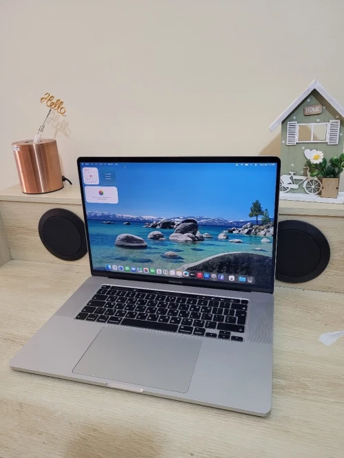 MacBook Pro 16" 2019 | CORE i7 | 16GB RAM | AMD RADEON PRO 5300M 4GB | 512GB SSD |GAMME Workstation