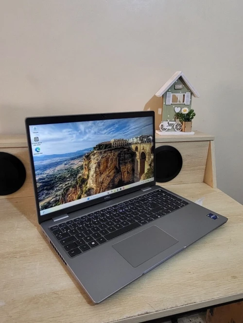 DELL LATITUDE 5540 | CORE i7 1365U | 16GB RAM | 512GB NVMe SSD | INTEL IRIS XE GRAPHICS