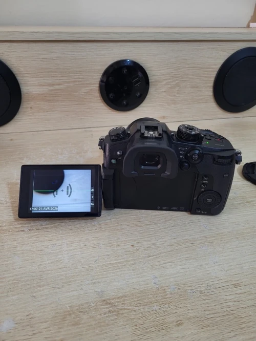 Panasonic Lumix DC-GH5 Appareil photo hybride de 20.3 MP | Vidéo UHD 4K/60p à durée illimitée + OBJECTIF Lumix G Vario 12-60mm f/3.5-5.6 Asph