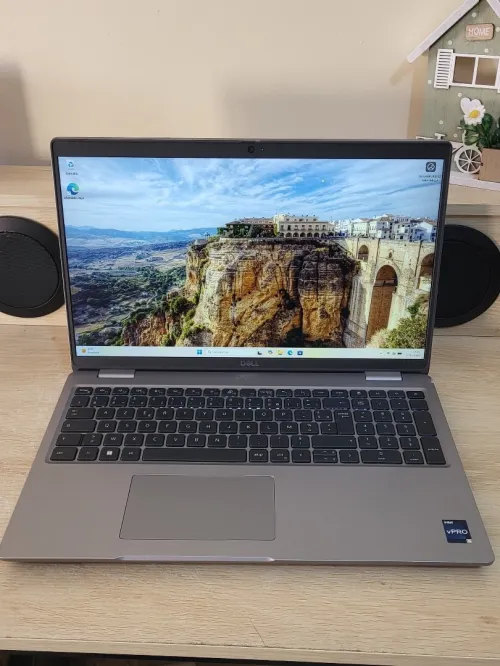 DELL PRECISION 3581 | CORE i5-13600H | NVIDIA RTX A1000 6GB | 1To NVMe SSD | 32GB RAM | WORKSTATION