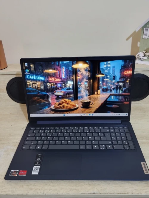 Lenovo IdeaPad 1 15.6'' FHD | RYZEN 7 5700U | 16GB RAM | 512GB NVMe SSD | AMD RADEON GRAPHICS 2GB