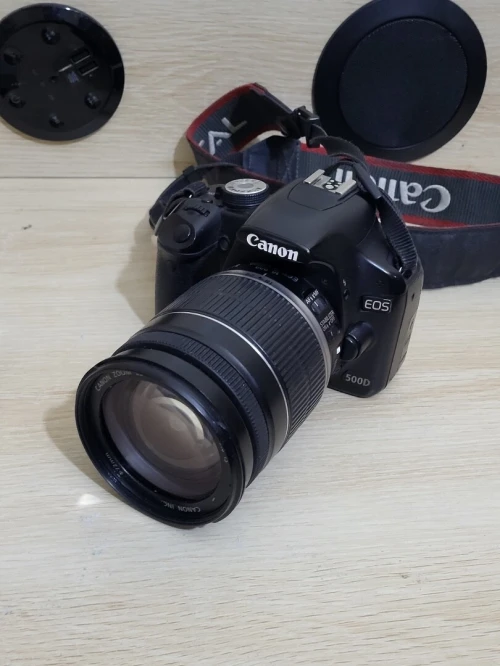 Canon EOS 500D Appareil photo numérique Reflex 15.1 Mpix + Objectif Canon EF-S 18-200 mm f/3,5-5,6 IS APS-C