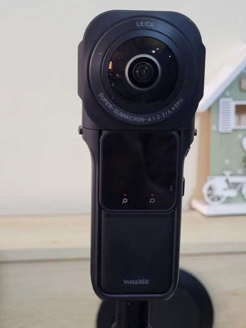 Insta360 One RS 1-inch 360 Edition - Caméra 360 VIDEO UHD 6K avec Deux capteurs 1 Pouce, co-conçue avec Leica, Photo 21MP, stabilisation FlowState, Faible luminosité de qualité, résistante à l'eau