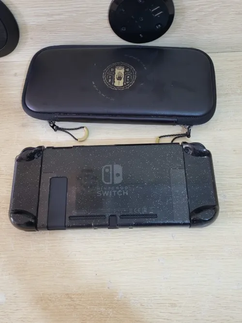 Nintendo Switch + 1 JEUX + PROTECTION TRANSPARENTE + POCHETTE