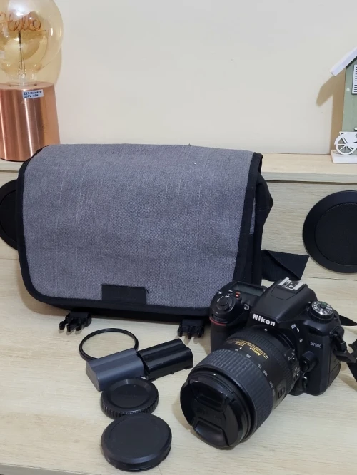 Nikon D7500 DSLR Reflex APS-C DX 20.9 Mégapixels Vidéo 4K UHD + AF-S DX 18-300 mm f/3.5-6.3 G ED VR
