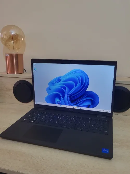 DELL LATITUDE 3520 15.6'' FHD | INTEL CORE i5 1135G7 | 8GB RAM | 256GB SSD | INTEL IRIS XE GRAPHICS