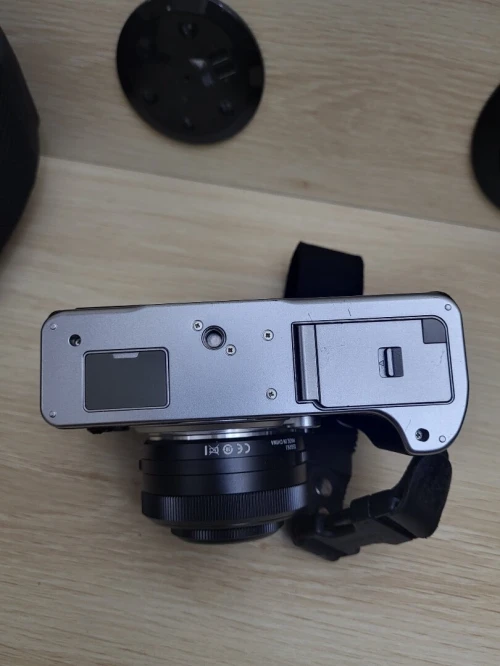 Fujifilm X-T4 sans miroir | 26Mpx | APS-C | 4K/UHD 60 pi/s | + OBLECTIF  TTARTISAN 27mm f/2.8 X AF