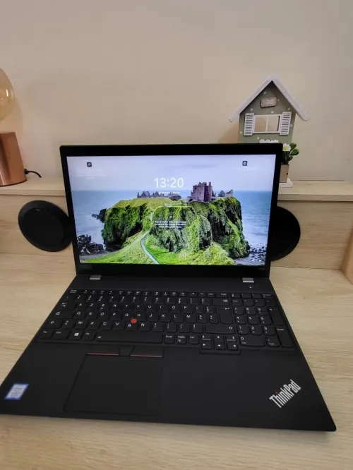 THINKPAD P53s 15.6 FHD | CORE i7 8565U | NVIDIA QUADRO P520 2GB | 8GB RAM | 256 NVME SSD
