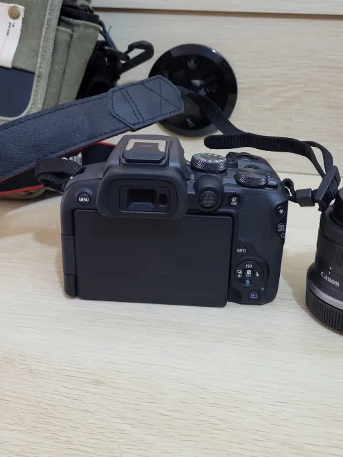 CANON EOS R10 hybride enregistrement en 4K UHD + objectif RF-S 18-45mm F4.5-6.3 IS STM NEUF