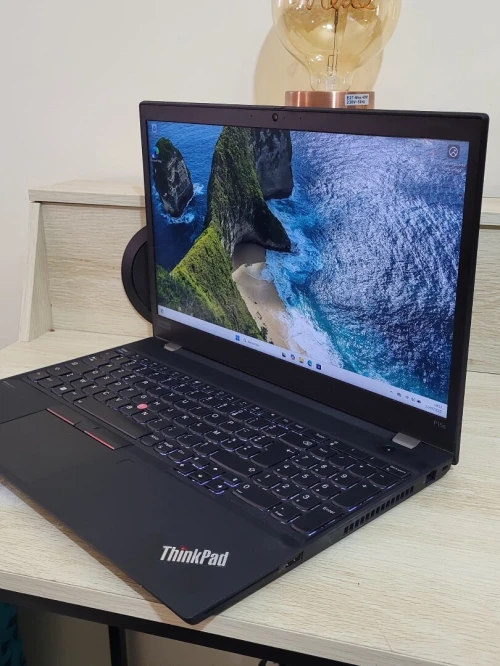 ThinkPad P15s GEN 2 | i7-1165G7 | NVIDIA QUADRO T500 4GB | 16GB RAM | 512GB NVMe SSD | WORKSTATION
