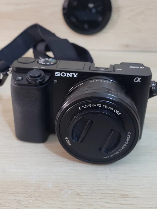 Sony Alpha 6000 Hybride - APSC 24 Mpix + Objectif E PZ 16-50 mm F3.5-5.6 - Stabilisateur SteadyShot