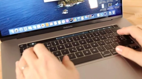 MacBook Pro 16" 2019 | CORE i7 | 16GB RAM | AMD RADEON PRO 5300M 4GB | 512GB SSD |GAMME Workstation