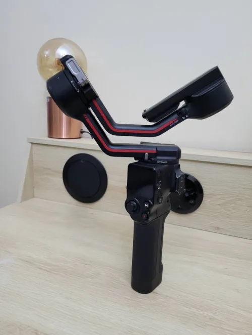 DJI RONIN RS 3 Stabilisateur de nacelle à 3 Axes pour Reflex et caméras Canon/Sony/Nikon....