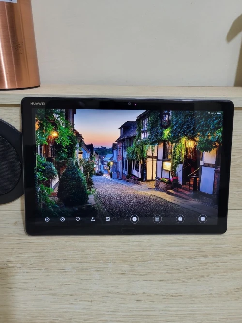 HUAWEI Mediapad M5 Lite Wi-FI Tablette Tactile 10.1" Gris 32GB - 3GB RAM - Bluetooth - Quatre Haut-parleurs