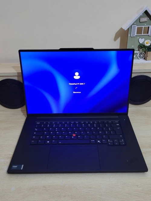 IA THINKPAD P1 | OLED UHD 4K TACTLE | CORE ULTRA 9-185H vPro | NVIDIA RTX 4070 8GB | 32GB RAM | 1TB NVMe | Workstation