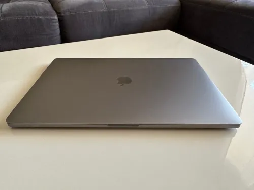 MacBook Pro 16" 2019 | CORE i7 | 16GB RAM | AMD RADEON PRO 5300M 4GB | 512GB SSD |GAMME Workstation