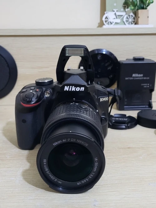 Nikon D3400 Appareil Photo Numérique Réflex 24.2 Mpix + OBJECTIF Nikon AF-P DX Nikkor 18 55mm f 3.5 5.6 g vr