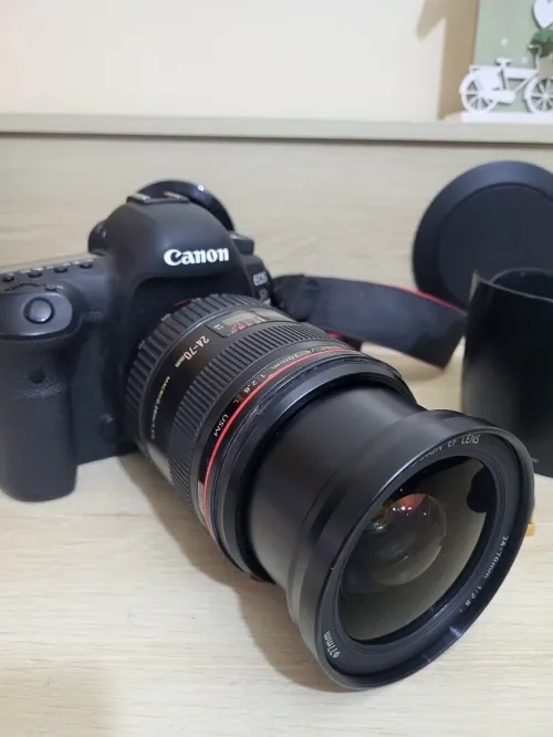 Canon EOS 5D Mark IV | Capteur 30Mpx Rendu cinématographique 4K + Objectif Canon EF 24 70 2.8 L USM