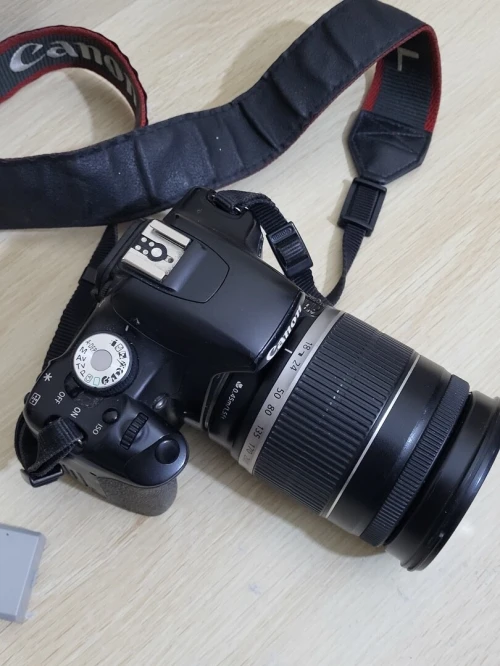 Canon EOS 500D Appareil photo numérique Reflex 15.1 Mpix + Objectif Canon EF-S 18-200 mm f/3,5-5,6 IS APS-C