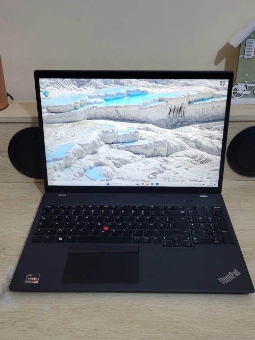 LENOVO THINKPAD P16S GEN 2 | RYZEN 7 PRO 7840U w| 32GB RAM | 512GB SSD | RADEON 780M GRAPHICS 4GB