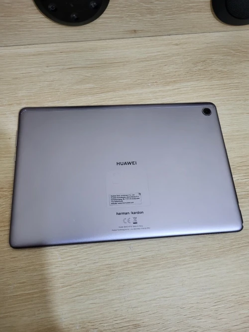 HUAWEI Mediapad M5 Lite Wi-FI Tablette Tactile 10.1" Gris 32GB - 3GB RAM - Bluetooth - Quatre Haut-parleurs