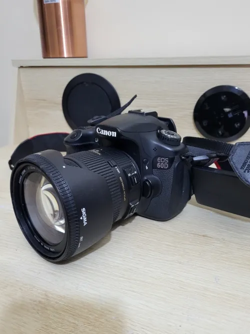 Canon EOS 60D Appareil photo Reflex 18 Mpix CMOS APS-C + Sigma EX 17-50mm - f/2.8 DC OS HSM 