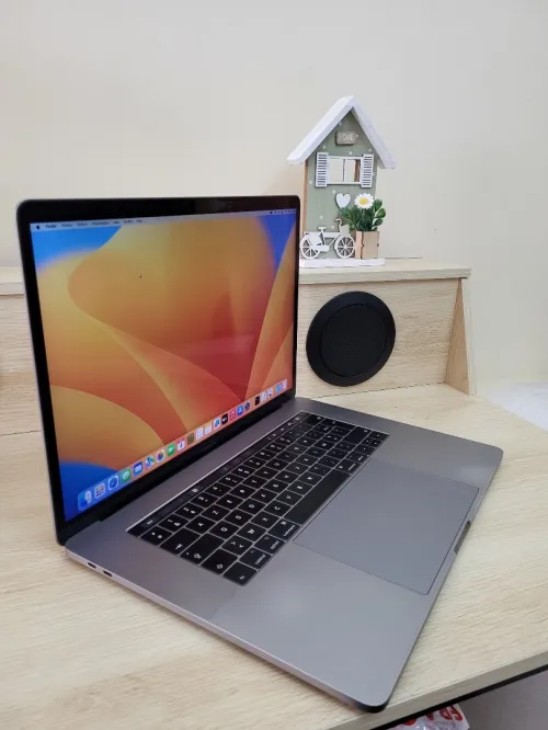 MacBook Pro 15.6" | CORE i7 | 16GB RAM | AMD RADEON PRO 560 4GB | 512GB SSD | GAMME Workstation 