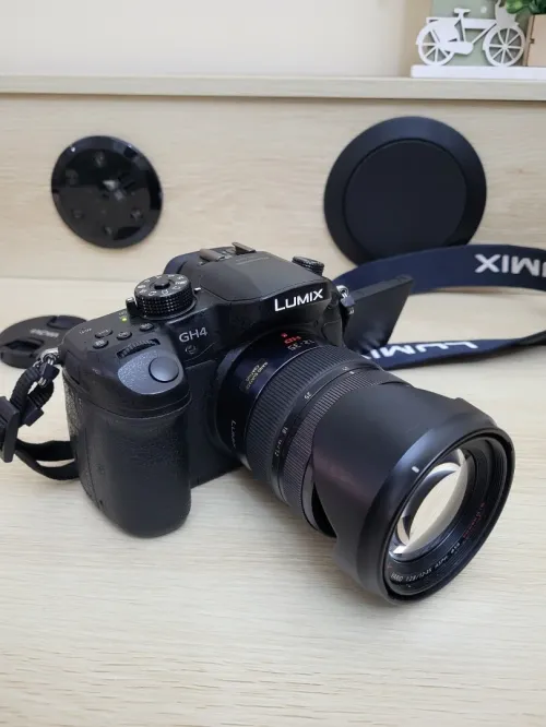 Hybride Panasonic Lumix GH4 vidéo en 4K/UHD + Lumix G X Vario 12-35mm f/2.8 ASPH Power OIS