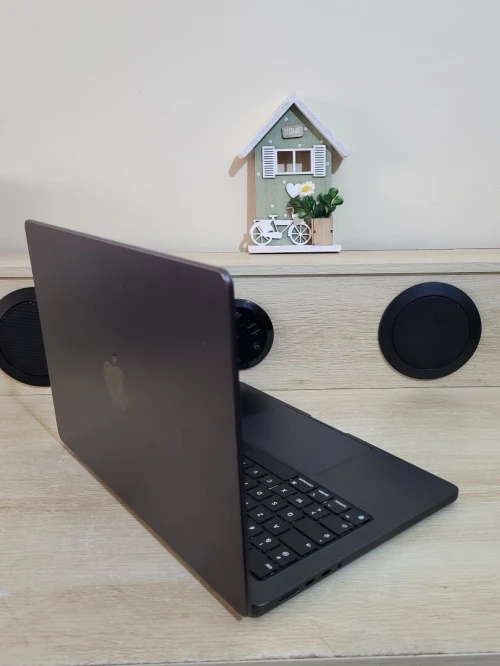 MacBook Pro M4 2024 Noir sidéral | PUCE M4 10 CORE | GPU 10 CORE | 16GB RAM | 512GB SSD | CYCLES 141 | CAPACITÉ BATTERIE 98%